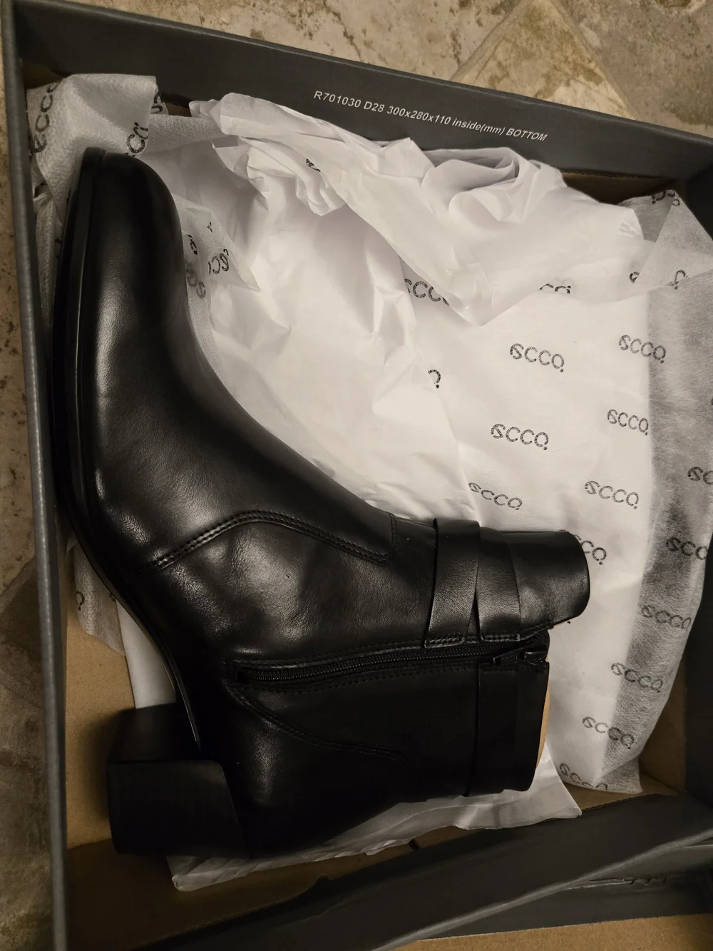 ECCO Women's Black Leather Ankle Boot - Shape 35